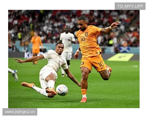 德容与楚阿梅尼中场对决：防守覆盖与位置感差异解析